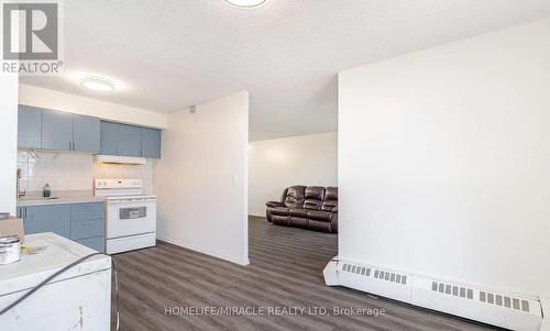 517 - 4673 Jane Street, Toronto, ON - Indoor Photo Showing Kitchen
