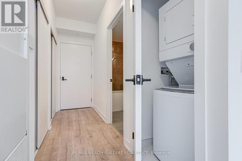 714 - 220 Missinnihe Way, Mississauga, ON - Indoor Photo Showing Laundry Room