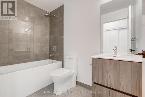 714 - 220 Missinnihe Way, Mississauga, ON - Indoor Photo Showing Bathroom