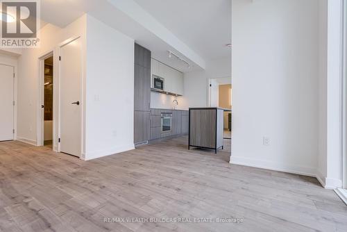 714 - 220 Missinnihe Way, Mississauga, ON - Indoor
