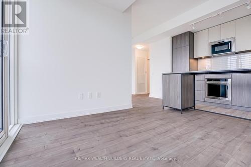 714 - 220 Missinnihe Way, Mississauga, ON - Indoor Photo Showing Kitchen