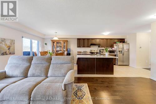 96 Esther Crescent S, Thorold, ON - Indoor Photo Showing Living Room