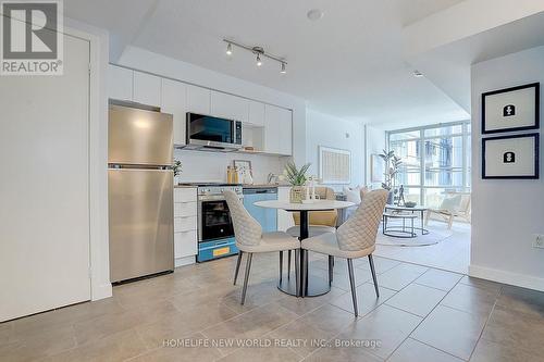 307 - 15 Fort York Boulevard, Toronto, ON - Indoor Photo Showing Kitchen
