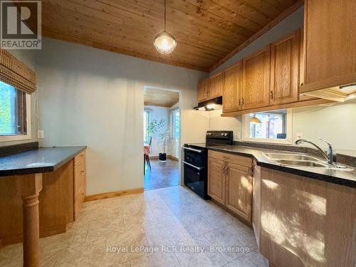 Large kitchen with vaulted ceilings - 2 William Street, Northern Bruce Peninsula, ON - Indoor Photo Showing Kitchen With Double Sink