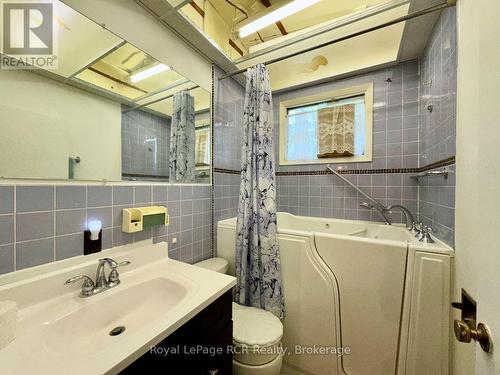 4 pc bathroom on main floor. - 2 William Street, Northern Bruce Peninsula, ON - Indoor Photo Showing Bathroom