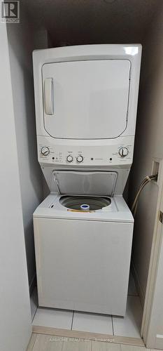 1711 - 8 Eglinton Avenue E, Toronto, ON - Indoor Photo Showing Laundry Room