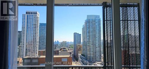 1711 - 8 Eglinton Avenue E, Toronto, ON - 