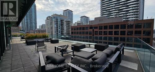 1711 - 8 Eglinton Avenue E, Toronto, ON - Outdoor