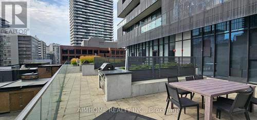 1711 - 8 Eglinton Avenue E, Toronto, ON - Outdoor