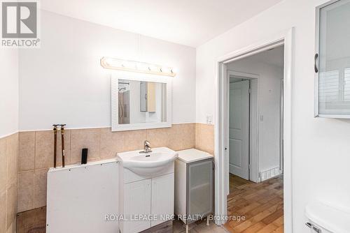 100 Mountain Avenue N, Hamilton (Stoney Creek), ON - Indoor Photo Showing Bathroom