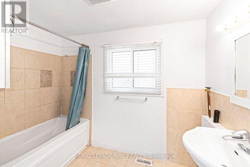 100 Mountain Avenue N, Hamilton (Stoney Creek), ON - Indoor Photo Showing Bathroom