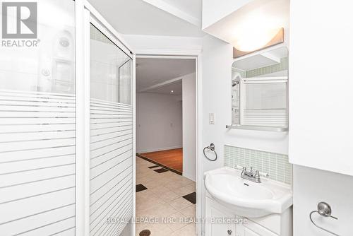 100 Mountain Avenue N, Hamilton (Stoney Creek), ON - Indoor Photo Showing Bathroom