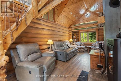 235 Loch Erne Road, Mcdougall, ON - Indoor Photo Showing Living Room