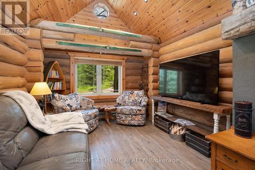235 Loch Erne Road, Mcdougall, ON - Indoor Photo Showing Living Room