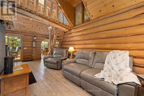 235 Loch Erne Road, Mcdougall, ON - Indoor Photo Showing Living Room