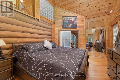 235 Loch Erne Road, Mcdougall, ON - Indoor Photo Showing Bedroom