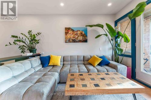 6 - 2 Columbus Avenue, Ottawa, ON - Indoor
