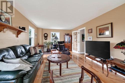 50 St Lawrence Street, South Stormont, ON - Indoor Photo Showing Living Room