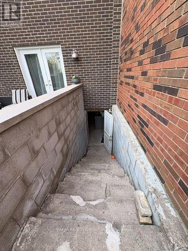 687 Richmond Street W, Toronto, ON - Outdoor