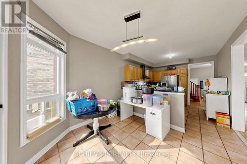 517 Navigator Drive, Mississauga, ON - Indoor Photo Showing Kitchen