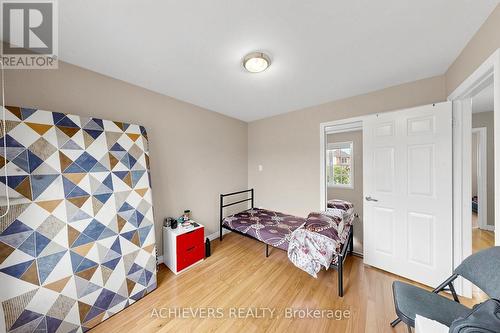 517 Navigator Drive, Mississauga, ON - Indoor Photo Showing Bedroom