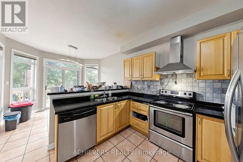 517 Navigator Drive, Mississauga, ON - Indoor Photo Showing Kitchen With Double Sink
