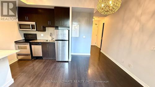 723 - 15 James Finlay Way, Toronto, ON - Indoor Photo Showing Kitchen