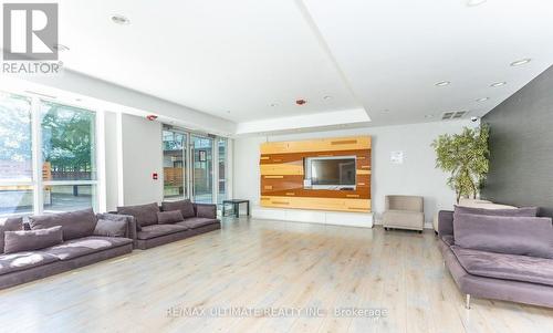 723 - 15 James Finlay Way, Toronto, ON - Indoor Photo Showing Living Room
