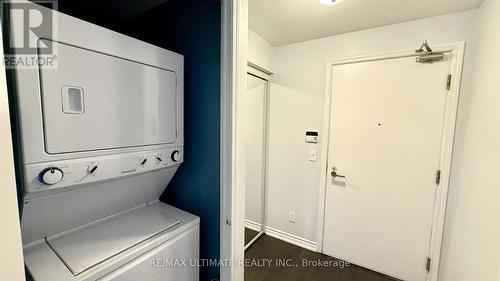 723 - 15 James Finlay Way, Toronto, ON - Indoor Photo Showing Laundry Room