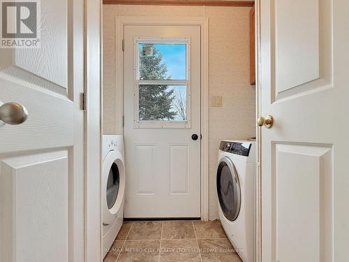 34 Sunset Lane, Horton, ON - Indoor Photo Showing Laundry Room
