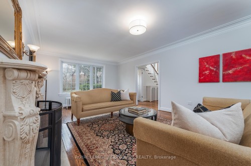 223 Riverside Drive, Toronto, ON - Indoor Photo Showing Living Room