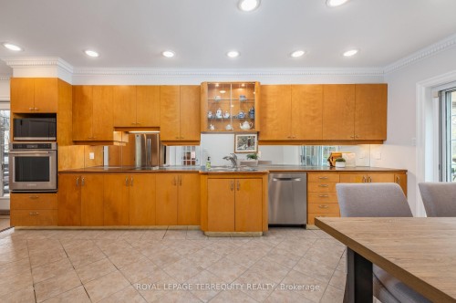 223 Riverside Drive, Toronto, ON - Indoor Photo Showing Kitchen