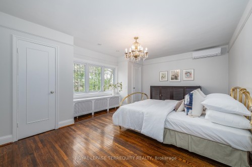 223 Riverside Drive, Toronto, ON - Indoor Photo Showing Bedroom