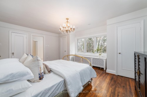 223 Riverside Drive, Toronto, ON - Indoor Photo Showing Bedroom