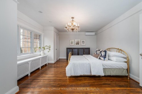 223 Riverside Drive, Toronto, ON - Indoor Photo Showing Bedroom