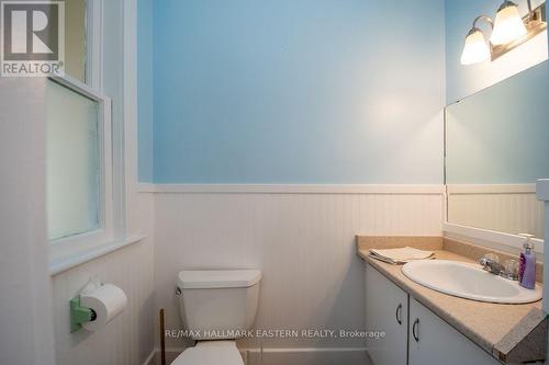 Powder Room - 466 Rubidge Street, Peterborough (Town Ward 3), ON - Indoor Photo Showing Bathroom