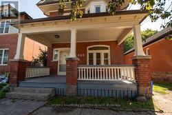 Lovely front porch - 