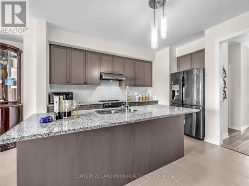 10941 Victoria Square Boulevard, Markham, ON - Indoor Photo Showing Kitchen With Upgraded Kitchen