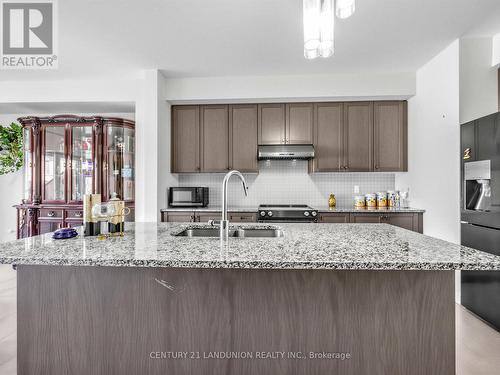 10941 Victoria Square Boulevard, Markham, ON - Indoor Photo Showing Kitchen With Double Sink With Upgraded Kitchen