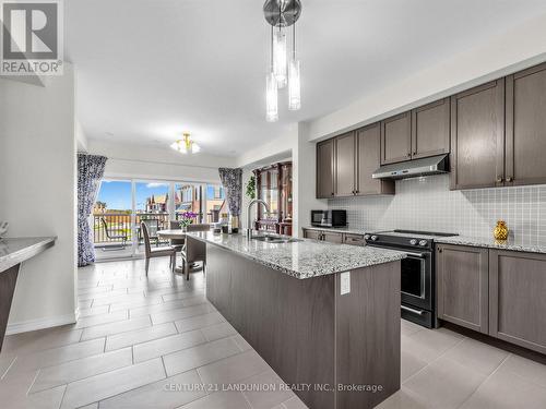 10941 Victoria Square Boulevard, Markham, ON - Indoor Photo Showing Kitchen With Upgraded Kitchen