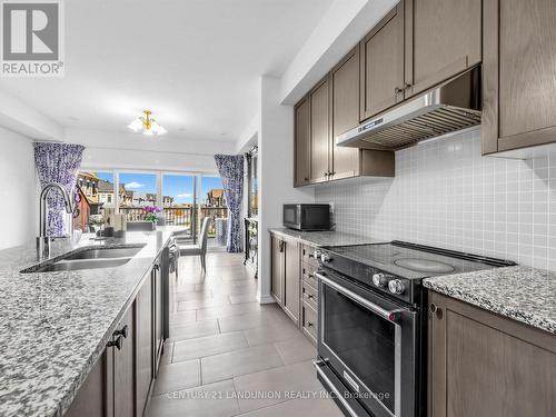 10941 Victoria Square Boulevard, Markham, ON - Indoor Photo Showing Kitchen With Double Sink With Upgraded Kitchen