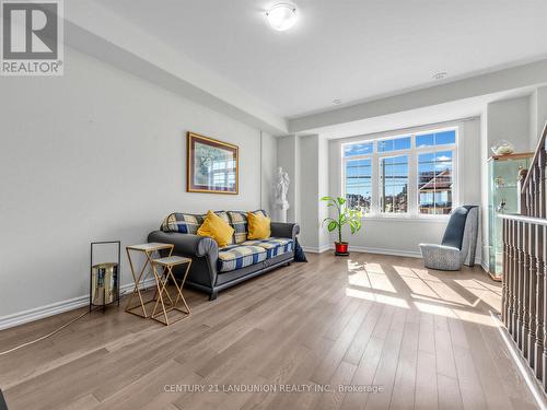 10941 Victoria Square Boulevard, Markham, ON - Indoor Photo Showing Living Room