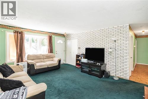 2138 Falmouth Terrace, Burlington, ON - Indoor Photo Showing Living Room