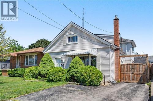 Large double drive on a wide lot in the heart of Rosedale. - 485 Cochrane Road, Hamilton, ON - Outdoor