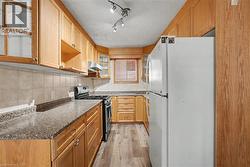 Large solid oak kitchen. - 