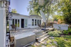 Huge deck with 12' umbrella included - 
