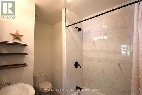 18 Shady Glen Lane, Mono, ON - Indoor Photo Showing Bathroom