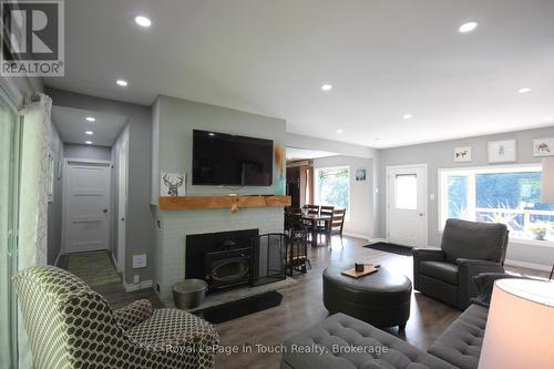 18 Shady Glen Lane, Mono, ON - Indoor Photo Showing Living Room With Fireplace
