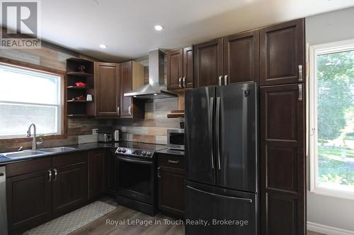 18 Shady Glen Lane, Mono, ON - Indoor Photo Showing Kitchen With Double Sink
