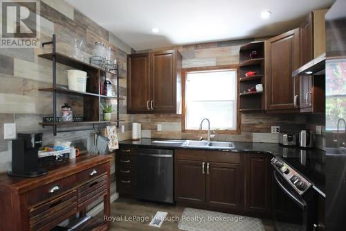 18 Shady Glen Lane, Mono, ON - Indoor Photo Showing Kitchen With Double Sink